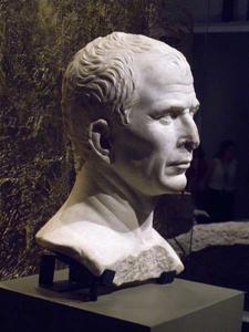 Bust of Caesar as shown during the exhibition "Ceasar, the Rhône for memory"