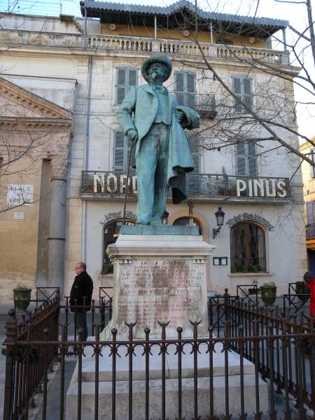Frédéric Mistral - Place du Forum - Arles
